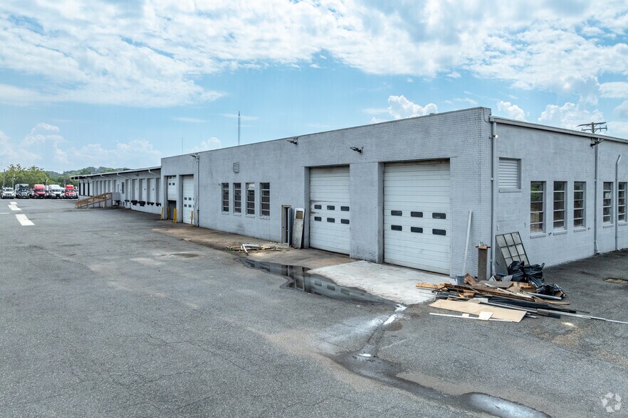 2720 Annapolis Rd, Baltimore, MD à louer - Photo de l’immeuble – Image 2 sur 4
