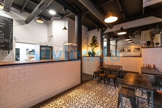 Local commercial dans Madrid, Madrid à louer Plan d’étage– Image 1 sur 17