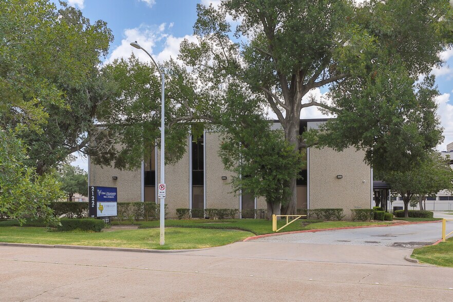 2122 E Governors Cir, Houston, TX à vendre - Photo de l’immeuble – Image 2 sur 14