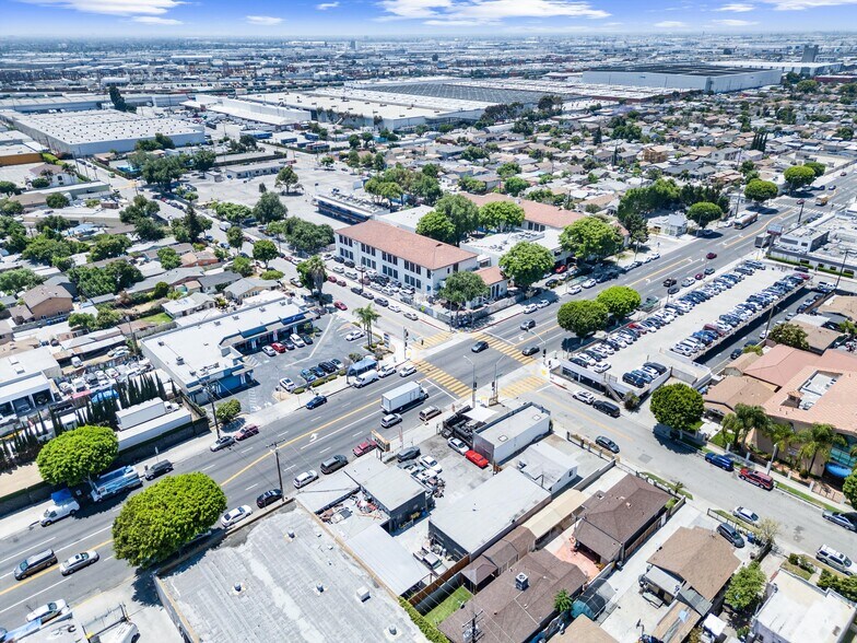 4141 E Olympic Blvd, Los Angeles, CA à vendre - Photo de l’immeuble – Image 2 sur 25