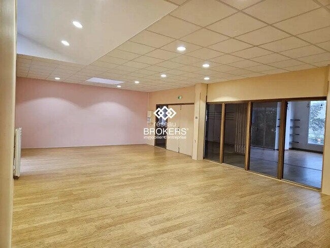 Plus de détails pour Local commercial à louer