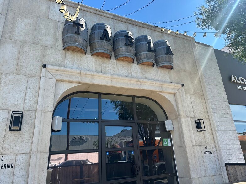 8108 W 3rd St, Los Angeles, CA à louer - Photo de l’immeuble – Image 2 sur 8