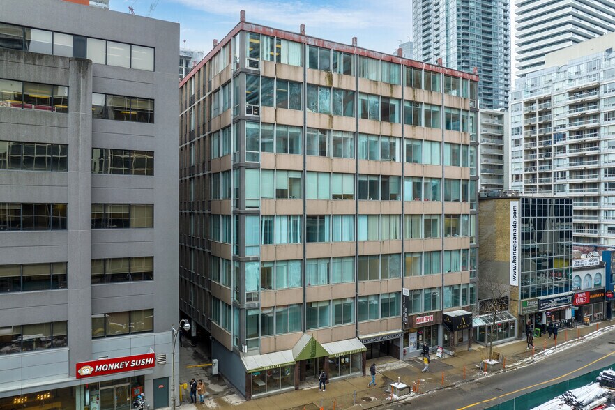 55 Eglinton Av E, Toronto, ON à louer - Photo principale – Image 1 sur 6