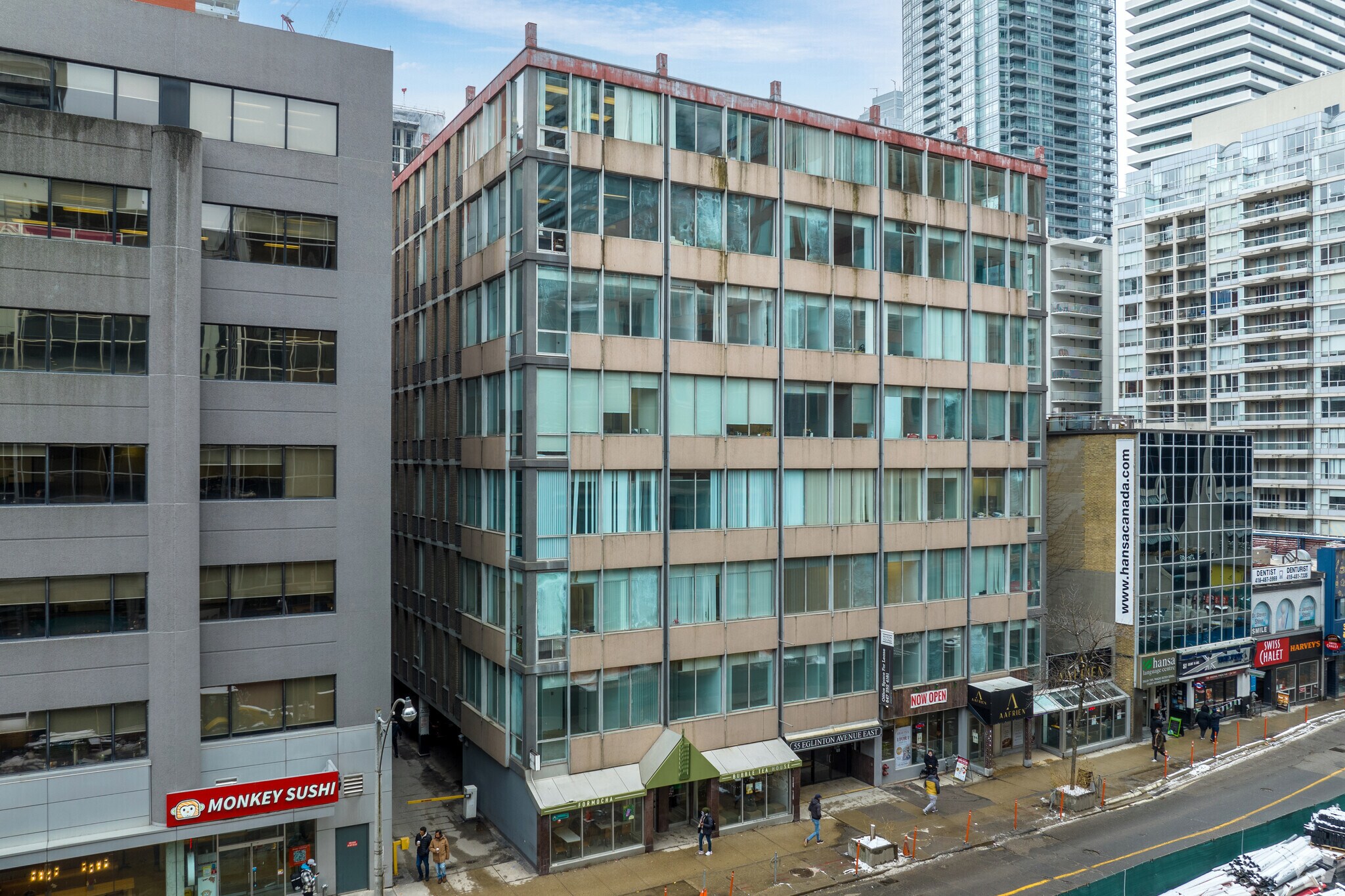 55 Eglinton Av E, Toronto, ON à louer Photo principale– Image 1 sur 7