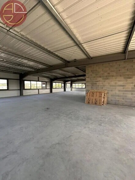 Local commercial dans Carbonne à louer - Photo intérieure – Image 1 sur 8