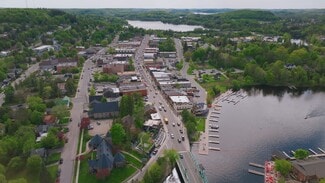 Plus de détails pour 68 Main St E, Huntsville, ON - Local commercial à vendre