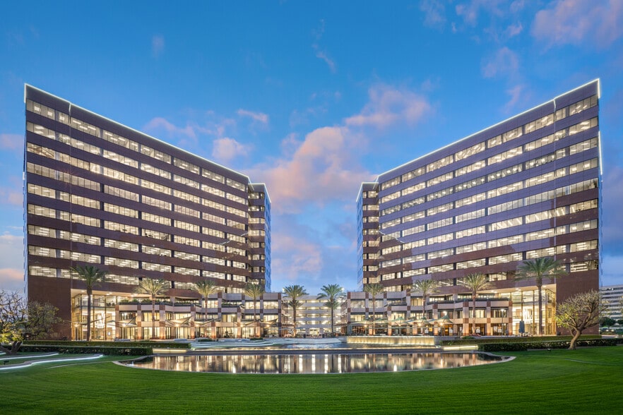 2010 Main St, Irvine, CA à louer - Photo principale – Image 1 sur 22