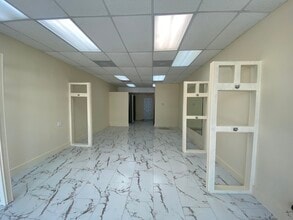 16978-16990 NE 19th Ave, North Miami Beach, FL à louer Photo intérieure– Image 2 sur 5