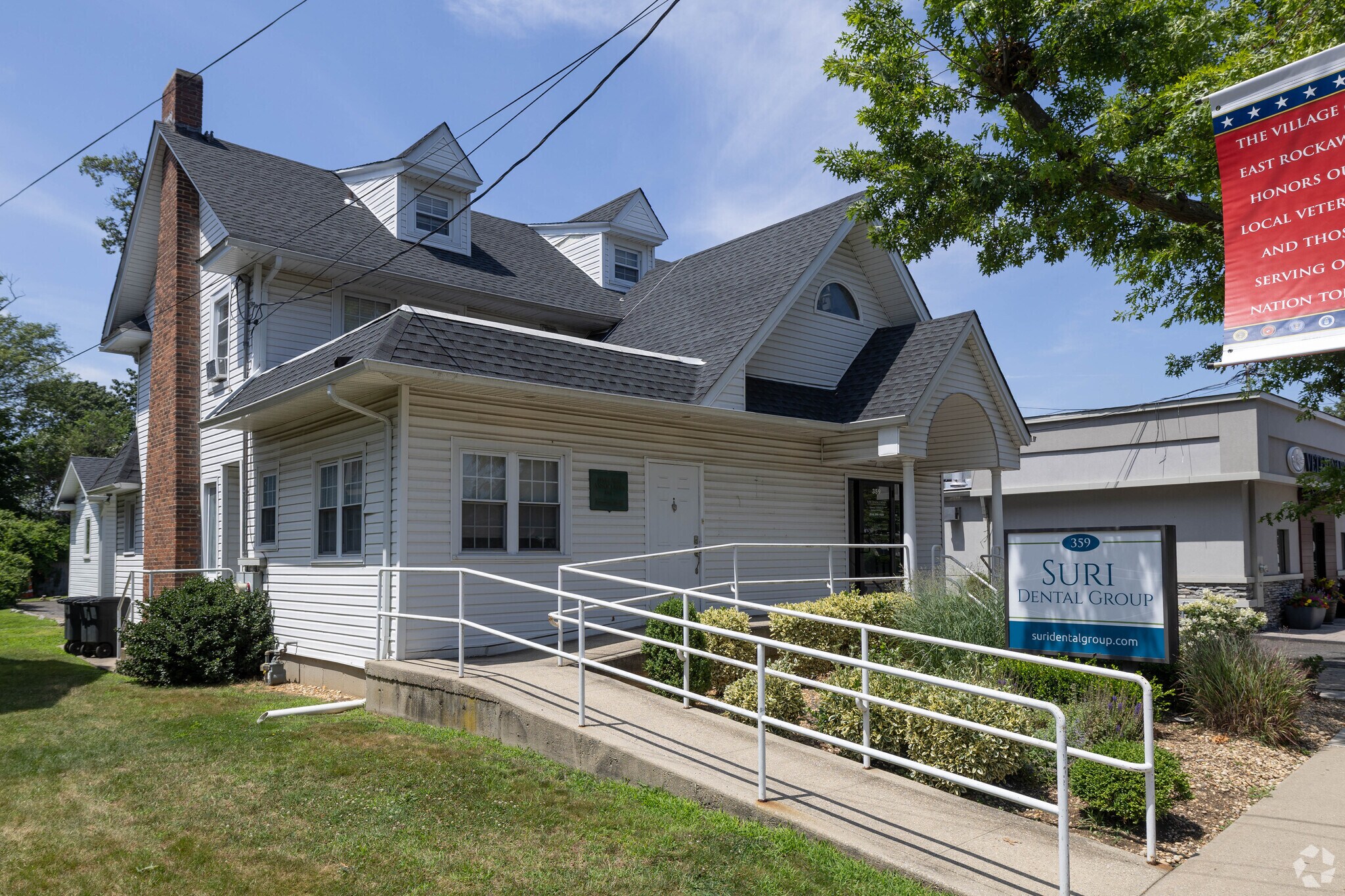 359 Atlantic Ave, East Rockaway, NY à louer Photo principale– Image 1 sur 7