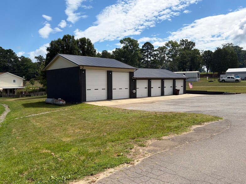 8587 Sparrow Trl, Connelly Springs, NC à vendre - Photo de l’immeuble – Image 3 sur 18