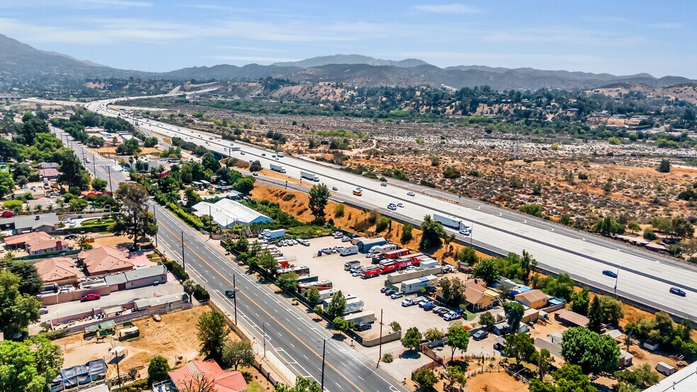 10404 Foothill Blvd, Lake View Terrace, CA à vendre - Photo de l’immeuble – Image 2 sur 29