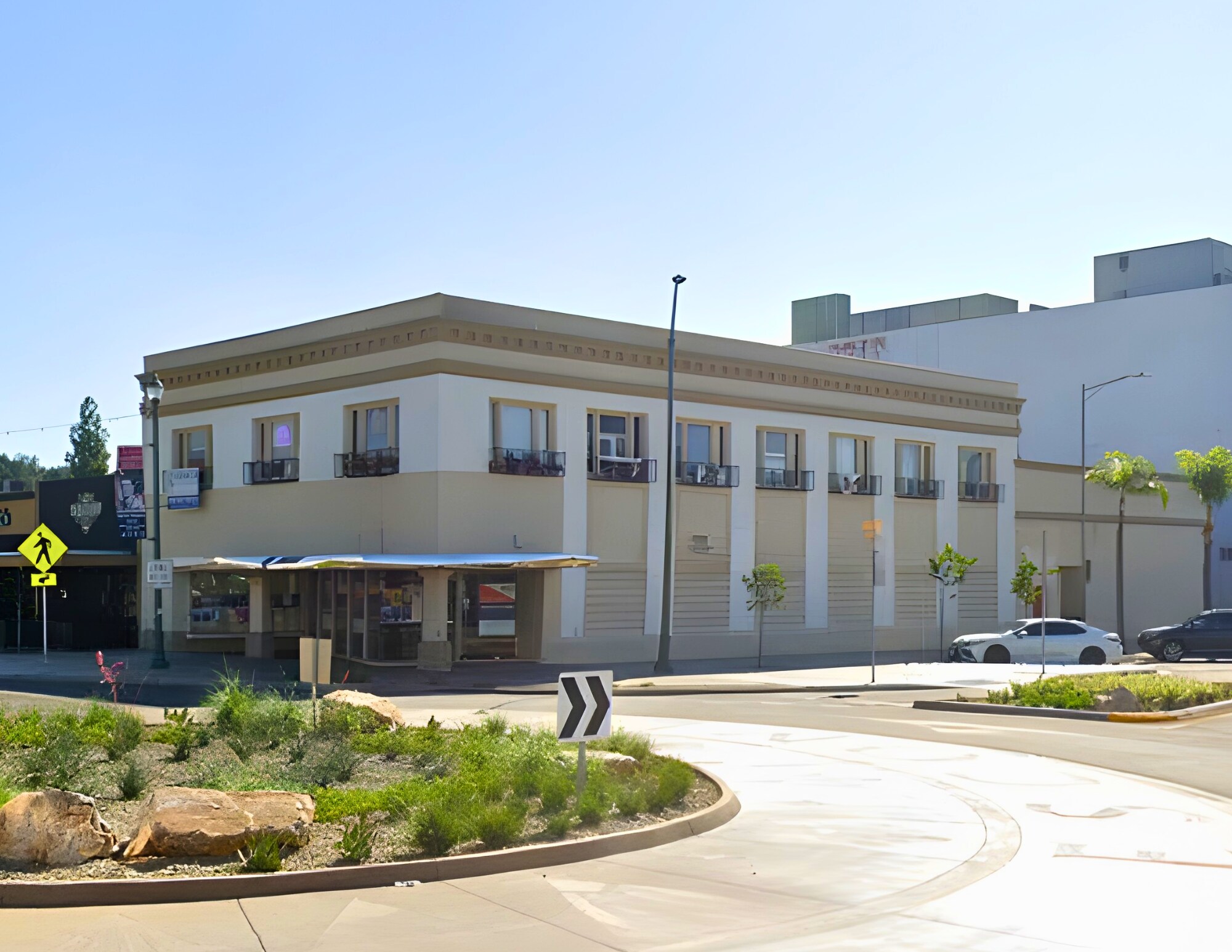 101 E Grand Ave, Escondido, CA à louer Photo de l’immeuble– Image 1 sur 12