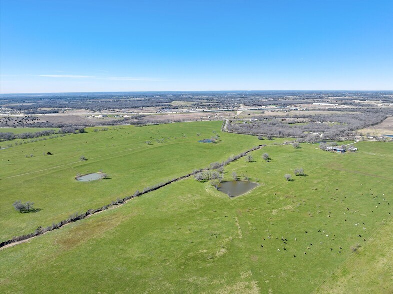 458 Bluhm Rd, West, TX à vendre - Aérien – Image 2 sur 9