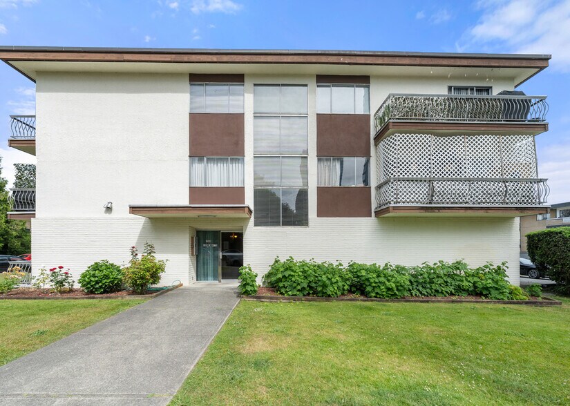 7030 Hall Ave, Burnaby, BC à vendre - Photo de l’immeuble – Image 3 sur 9