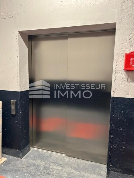 Industriel/Logistique dans Paris à louer - Photo de l’immeuble – Image 2 sur 8