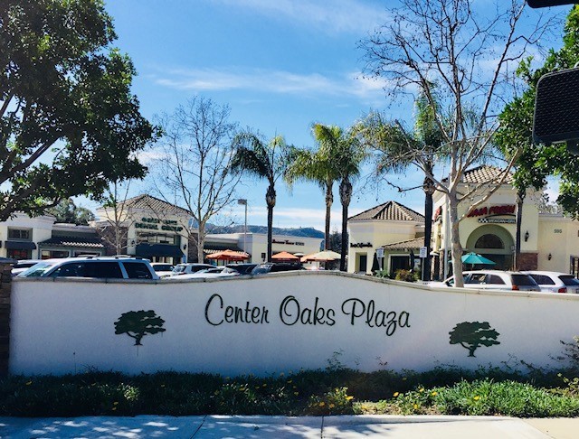 593-595 N Moorpark Rd, Thousand Oaks, CA à louer - Photo de l’immeuble – Image 1 sur 9