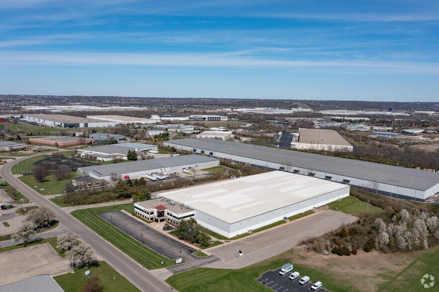 9180 LeSaint Dr, Fairfield, OH à louer - Photo de l’immeuble – Image 3 sur 3