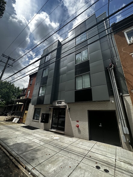 890 N 42nd St, Philadelphia, PA à vendre - Photo principale – Image 1 sur 34