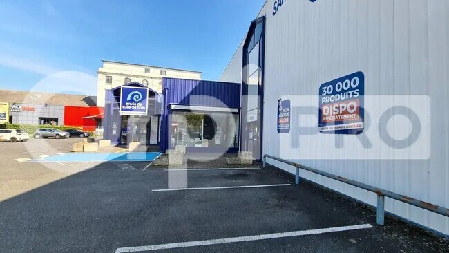 Plus de détails pour Local commercial à louer