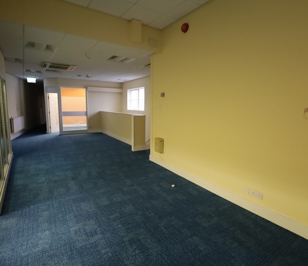 3-5 Market Pl, Hinckley, LEC LE10 1NT - Lot 1 - - Photo intérieure - Image 2 of 3