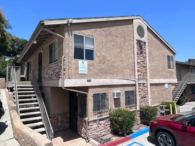 4960-4970 Auburn Dr, San Diego, CA à vendre - Photo de l’immeuble – Image 2 sur 15