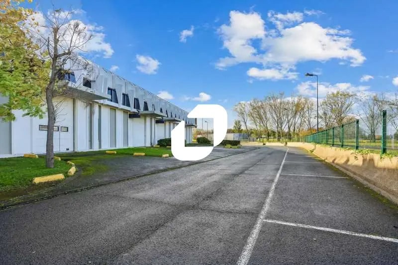 Bureau dans Évry-Courcouronnes à louer - Photo de l’immeuble – Image 1 sur 16
