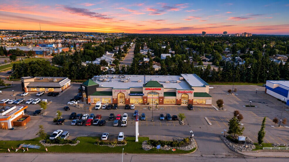 4112-4120 Calgary Trl NW, Edmonton, AB à louer - Photo de l’immeuble – Image 1 sur 24