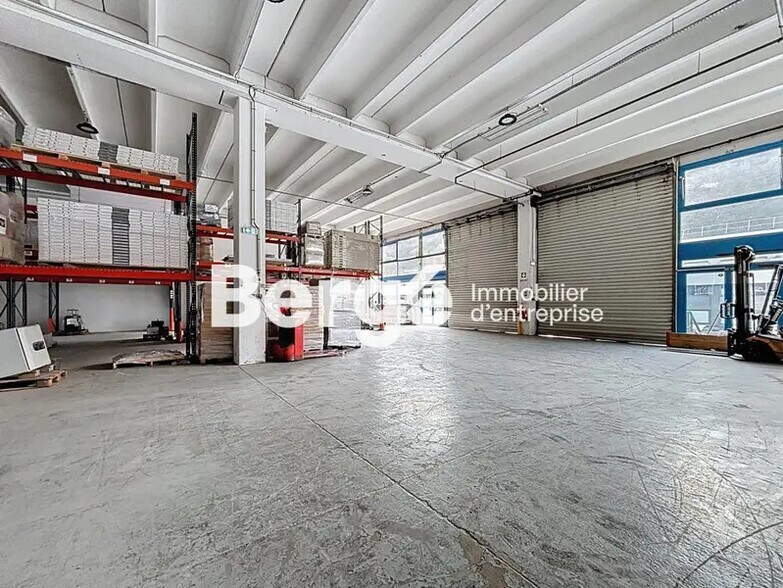 Industriel/Logistique dans Carros à louer - Photo de l’immeuble – Image 1 sur 10