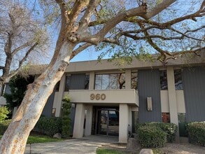 960 Saratoga Ave, San Jose, CA à louer Photo de l’immeuble– Image 2 sur 3