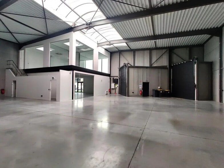 Local d’activités dans Seclin à louer - Photo intérieure – Image 1 sur 13