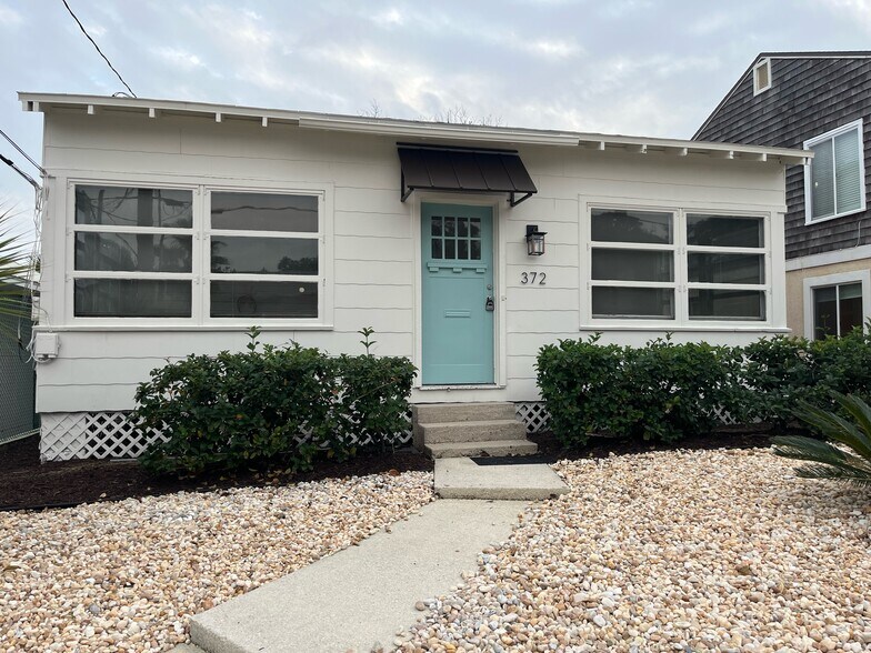 372 Ahern St, Atlantic Beach, FL à louer - Photo principale – Image 1 sur 16