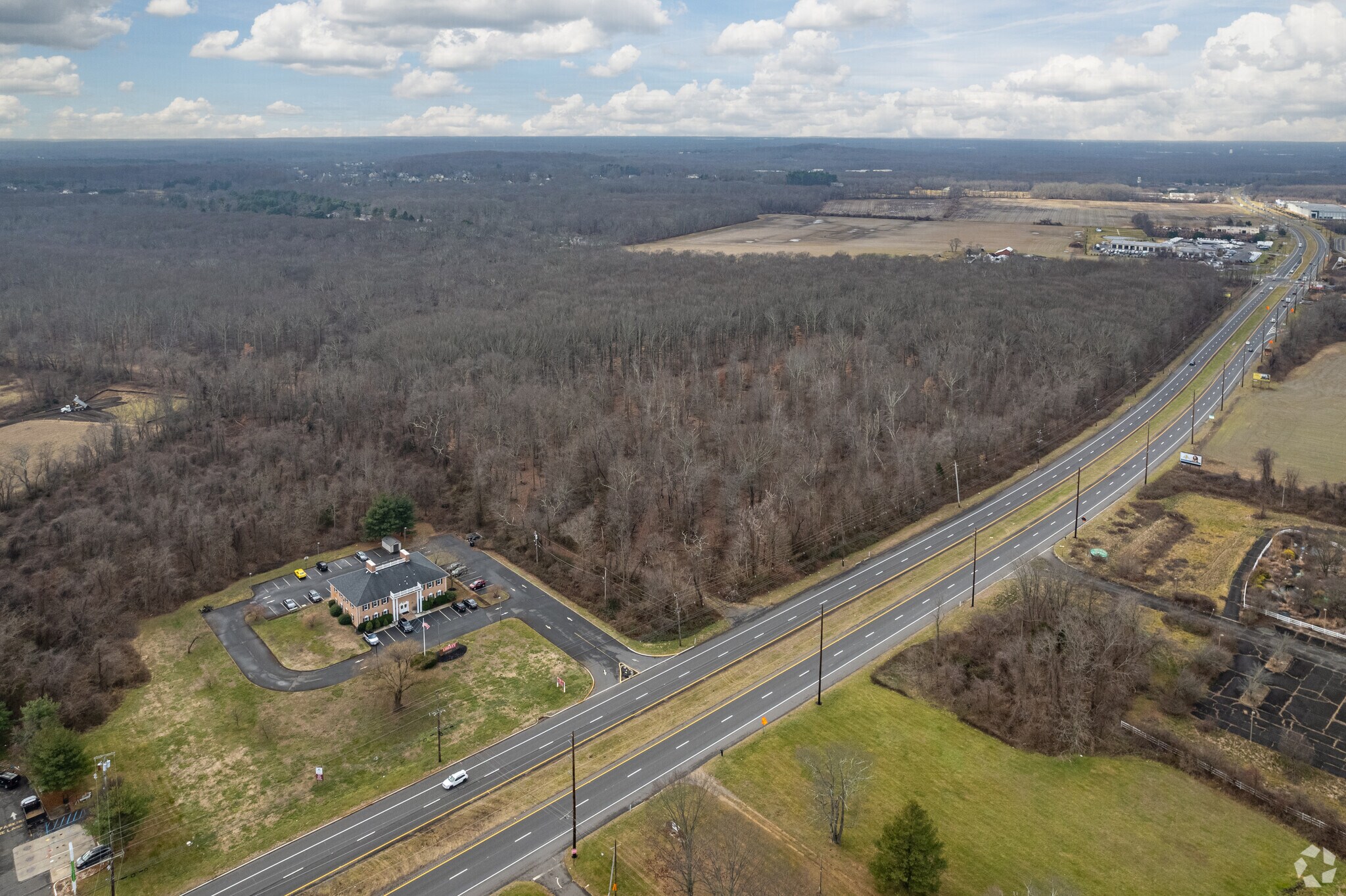 535 NJ-33, Millstone, NJ à vendre Photo de l’immeuble– Image 1 sur 12