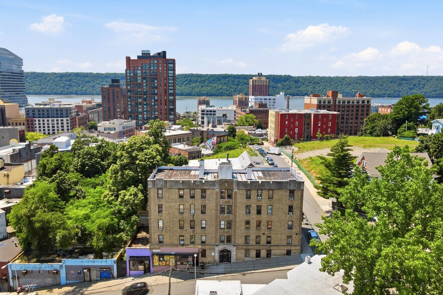 2 Overlook Ter, Yonkers, NY à vendre - Photo de l’immeuble – Image 1 sur 33