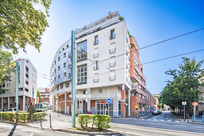 Plus de détails pour 12 Rue Albert Walter, Saint-Denis - Logement à vendre