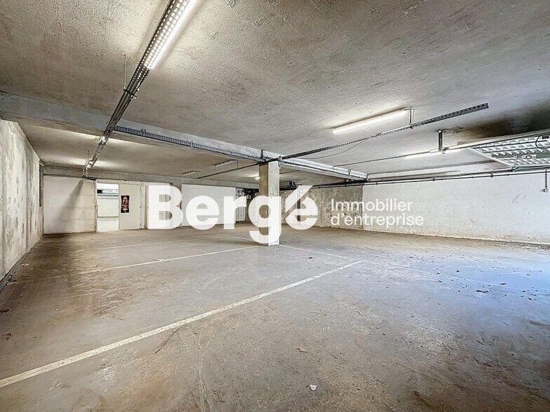 Industriel/Logistique dans Antibes à vendre - Photo intérieure – Image 2 sur 7