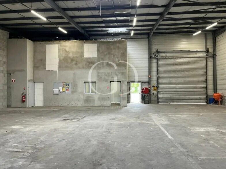 Local d’activités dans Toussieu à louer - Photo intérieure – Image 3 sur 7