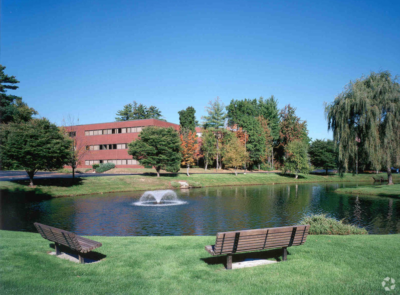 1 Executive Park Dr, Bedford, NH à louer - Photo de l’immeuble – Image 3 sur 14