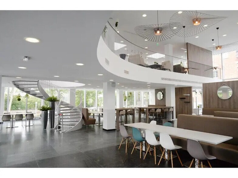 Bureau dans Neuilly-sur-Seine à louer - Photo de l’immeuble – Image 3 sur 13