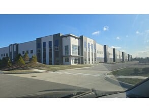 20220 Fenside Crossing, Westfield, IN à louer Photo de l’immeuble– Image 2 sur 3
