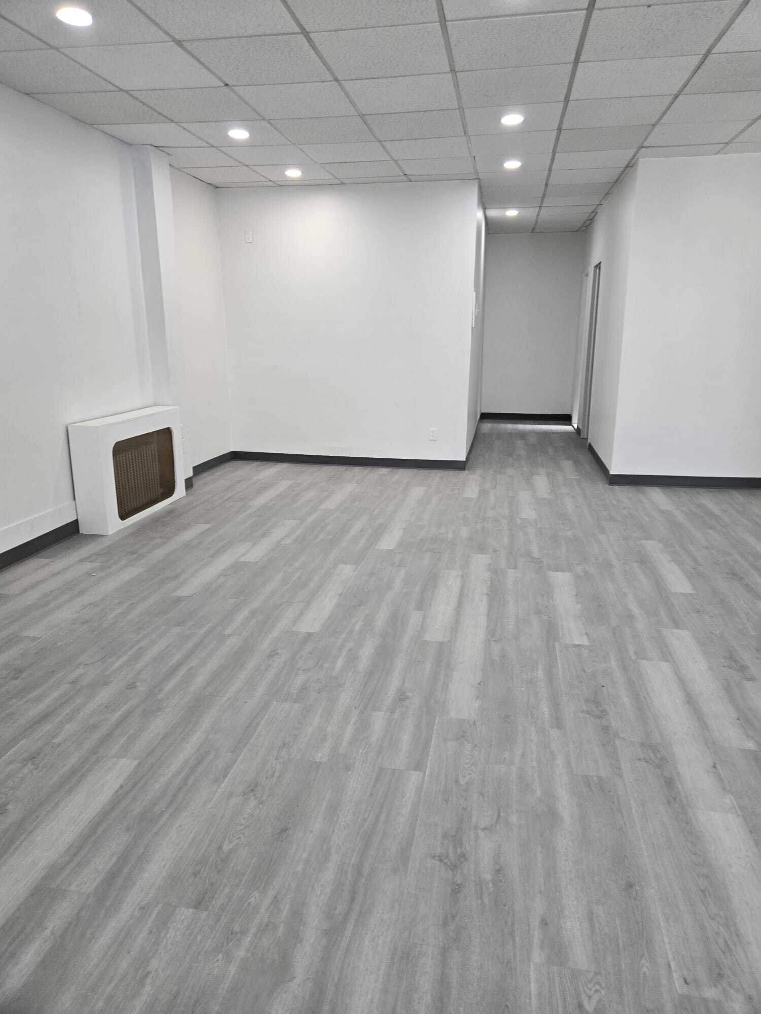 19902 32nd Ave, Flushing, NY à louer Photo principale– Image 1 sur 6
