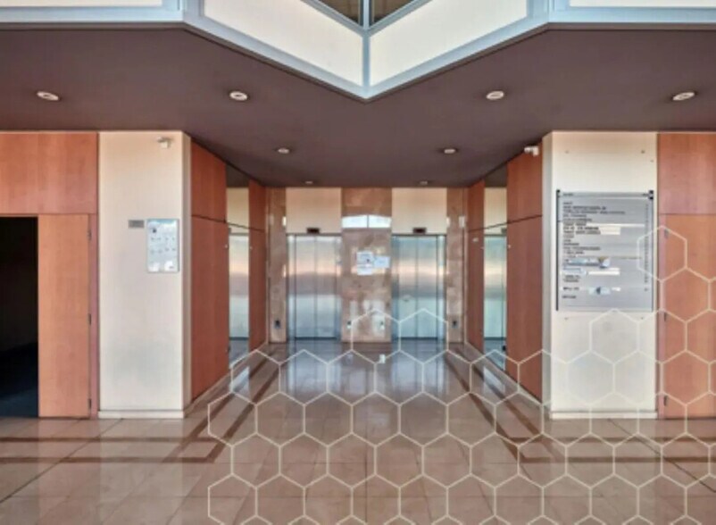 Bureau dans Cergy à louer - Hall d’entrée – Image 3 sur 9