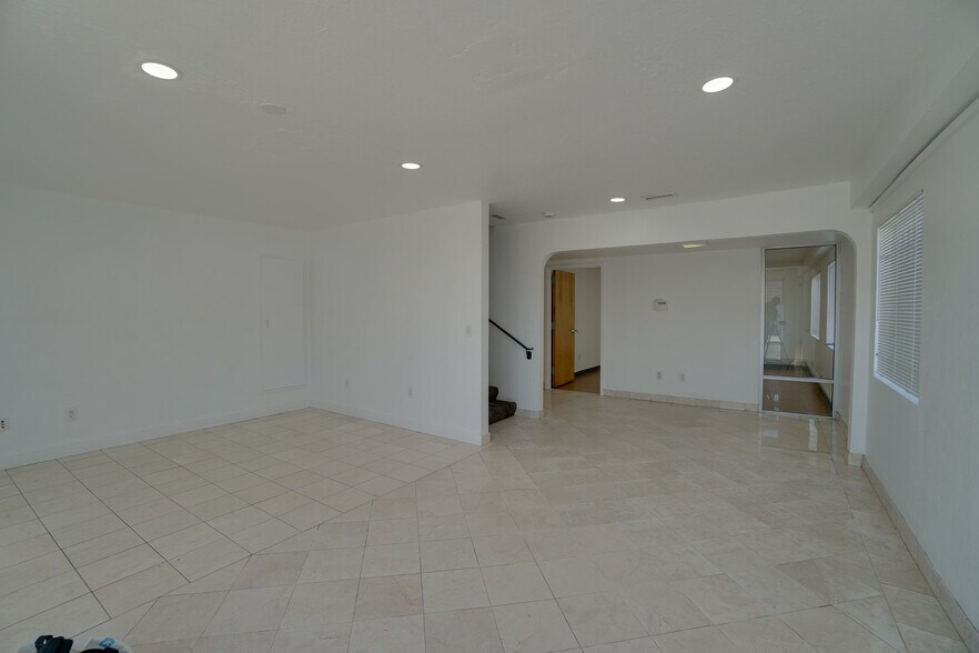 2196 American Ave, Hayward, CA à louer - Photo de l’immeuble – Image 3 sur 36