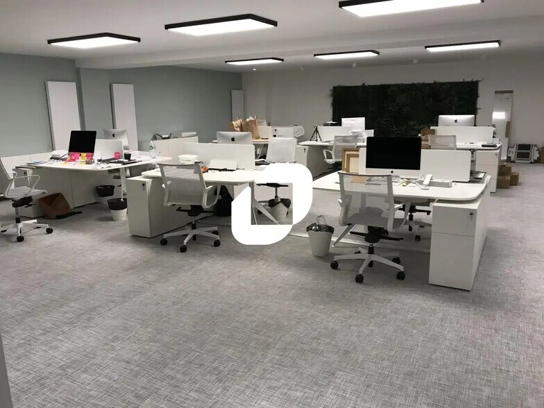 Bureau dans Paris à louer - Photo de l’immeuble – Image 1 sur 13