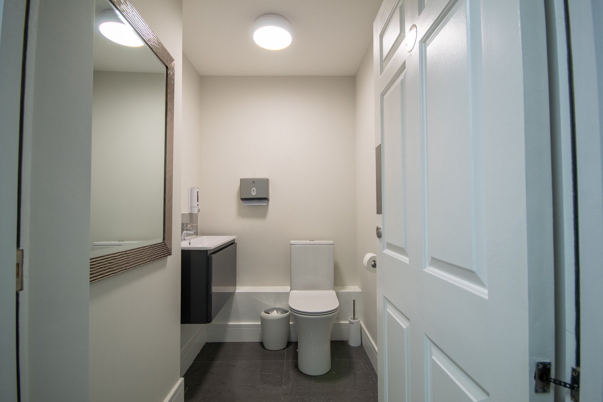 1 Waverley Ln, Farnham à louer Photo intérieure– Image 1 sur 4