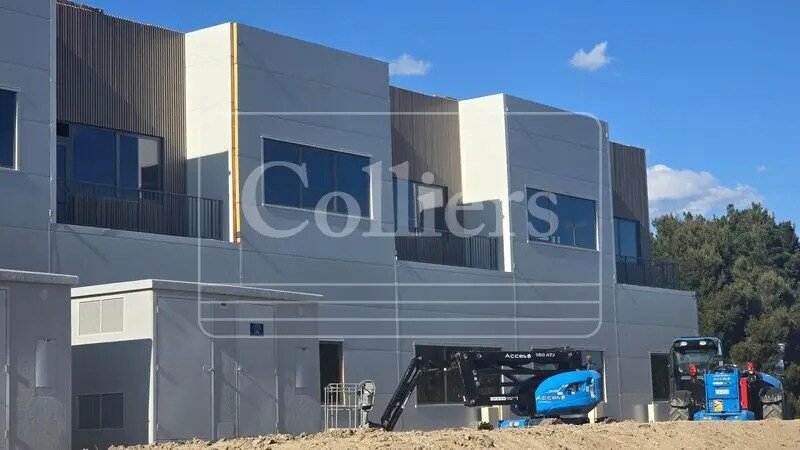 Local d'activités dans Marignane à vendre Photo de l’immeuble– Image 1 sur 10