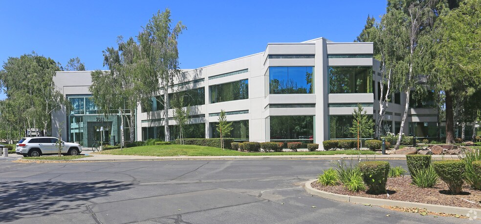 7011 Koll Center Pky, Pleasanton, CA à louer - Photo de l’immeuble – Image 1 sur 3