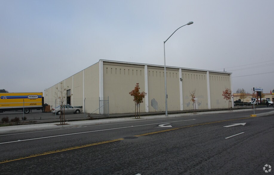1000 Lakeville St, Petaluma, CA à vendre - Photo de l’immeuble – Image 3 sur 3