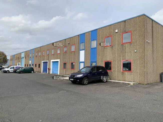 Plus de détails pour Local d'activités à louer