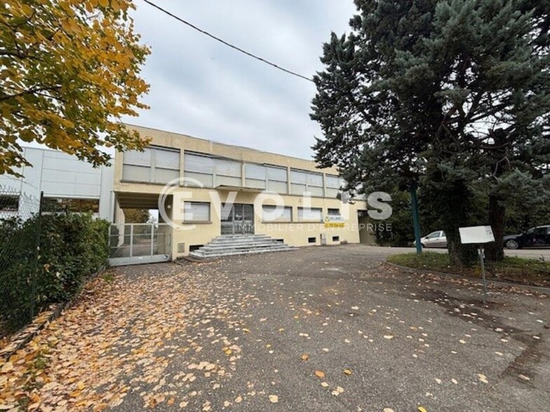 Local d'activités dans Décines-Charpieu à vendre - Photo de l’immeuble – Image 1 sur 12