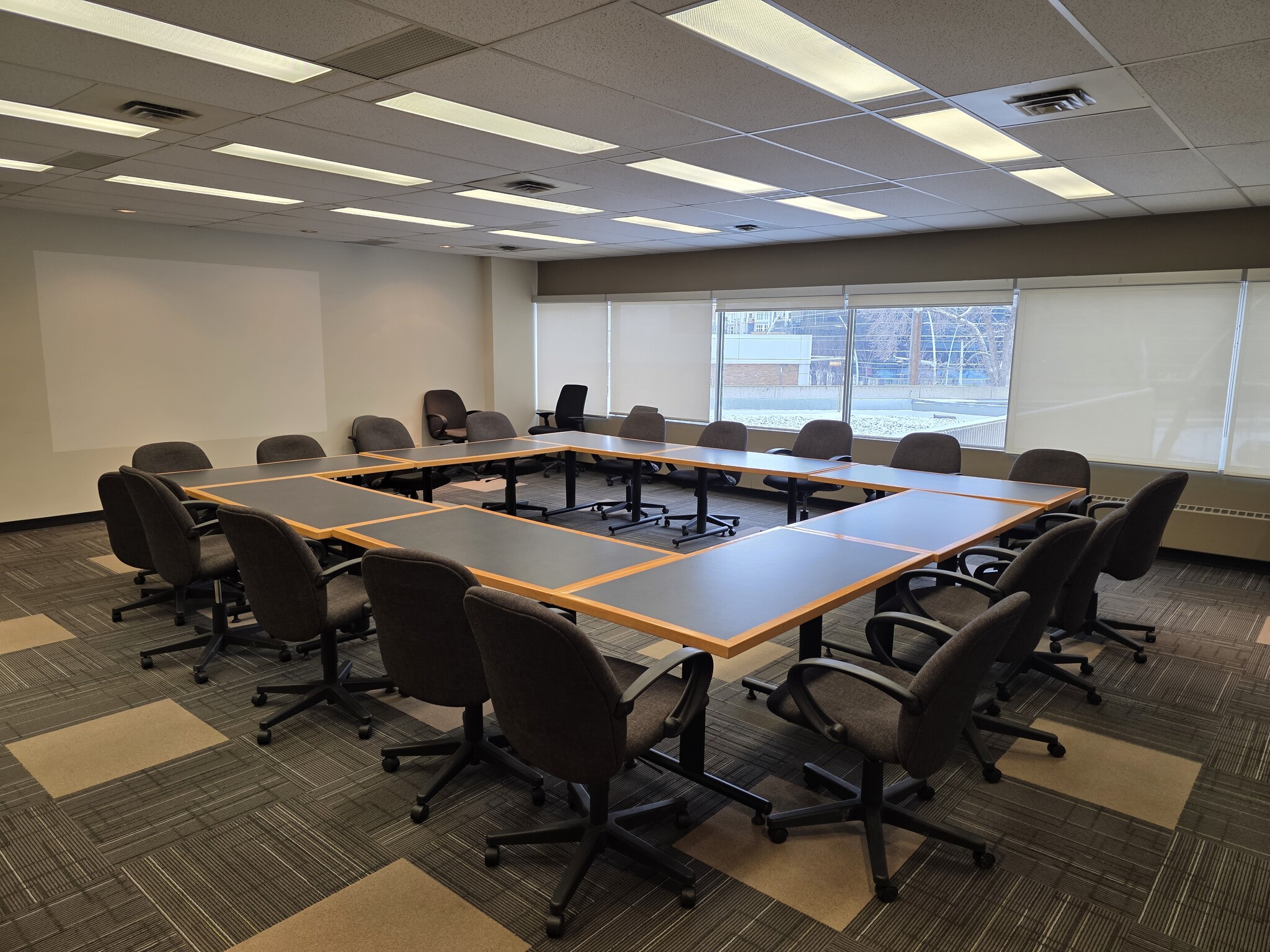 10050 112 St NW, Edmonton, AB à vendre Photo intérieure– Image 1 sur 16